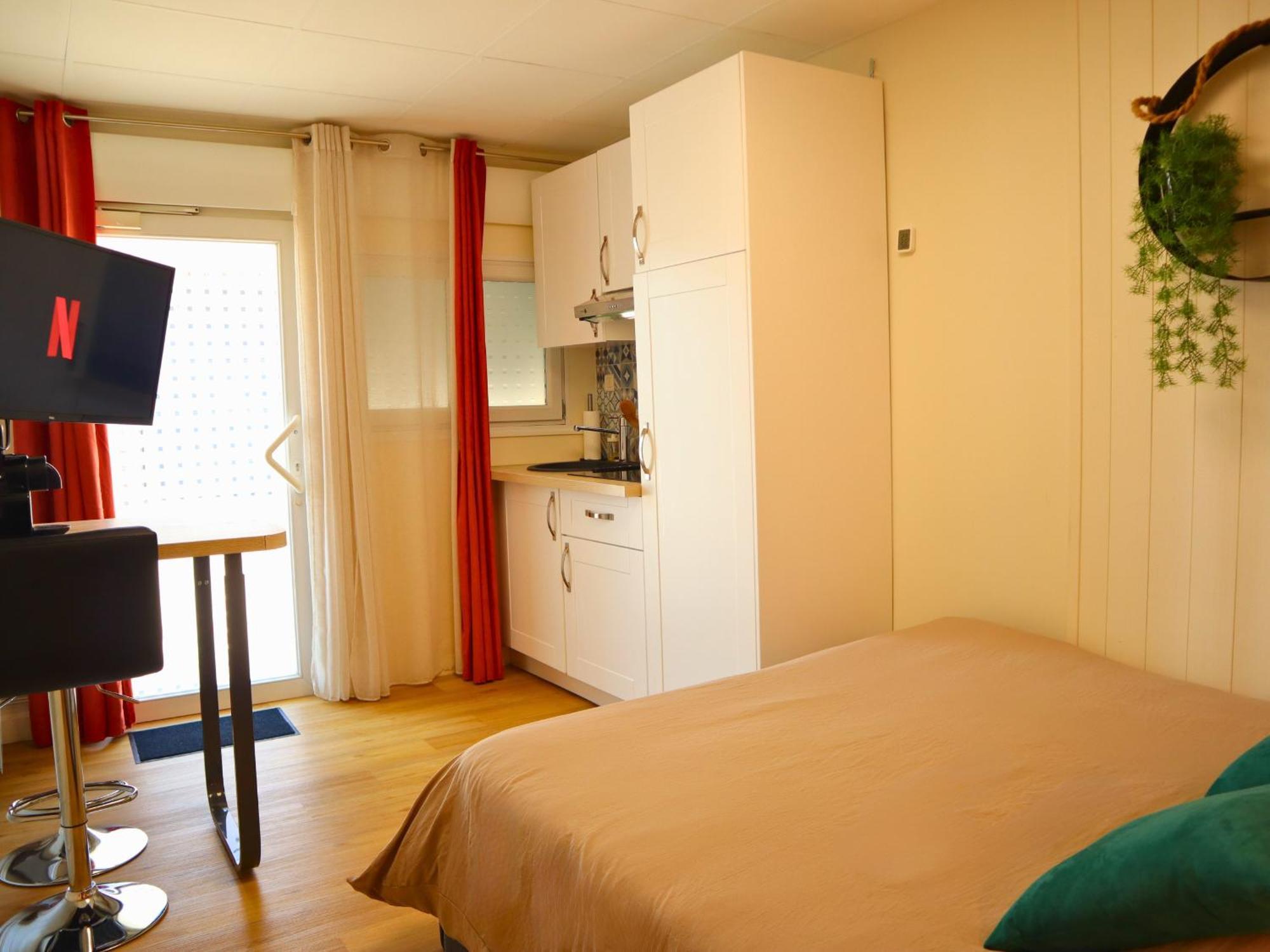 Studio Moderne Et Tout Equipe Au Coeur De Bourbourg - Gare A Proximite Eksteriør billede